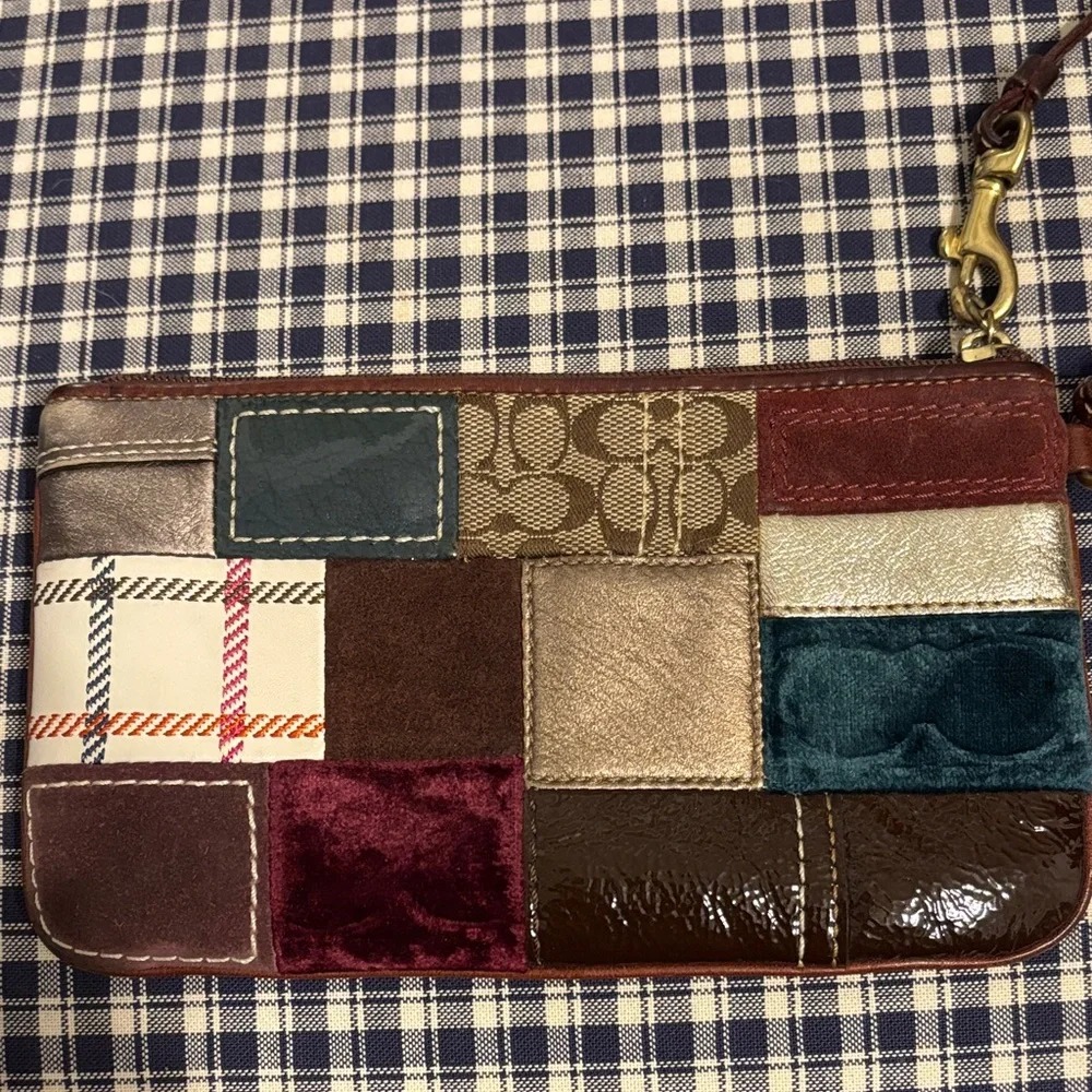 Coach Holiday  Patchwork Wristlet - limited edition - Picture 3 of 8